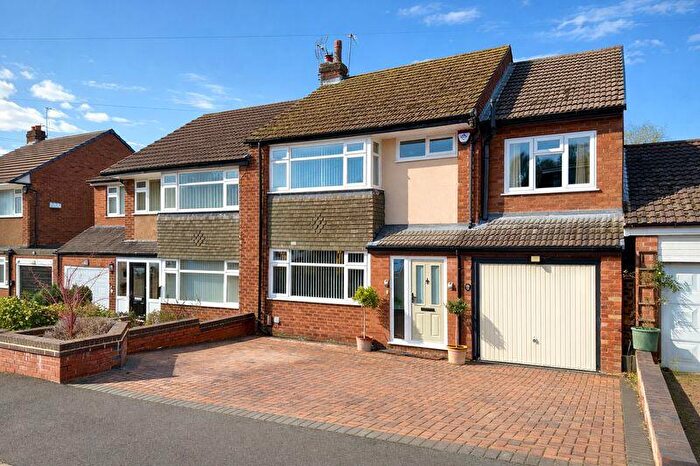 4 Bedroom Semi-Detached House For Sale In Cambridge Drive, Woodley, SK6