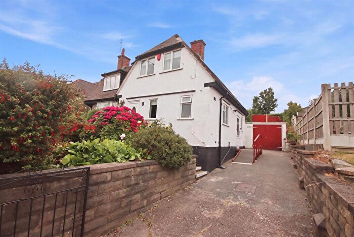 3 Bedroom Detached House For Sale In Sheffield Road, Chesterfield, S41