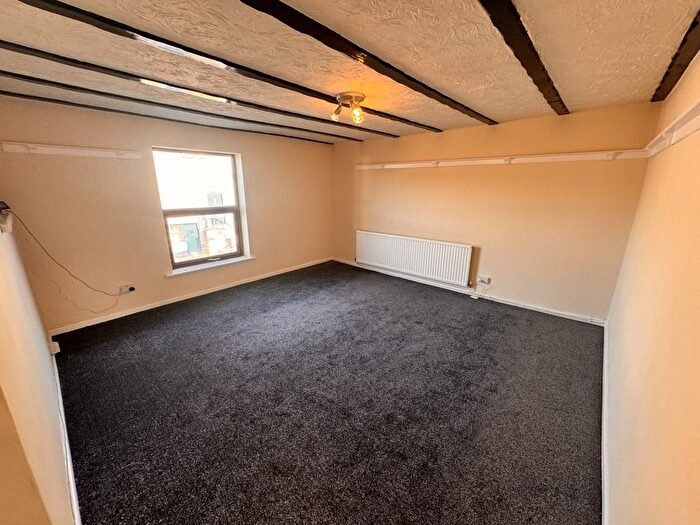 2 Bedroom Flat To Rent In Scot Lane, Aspull, Wigan, WN2