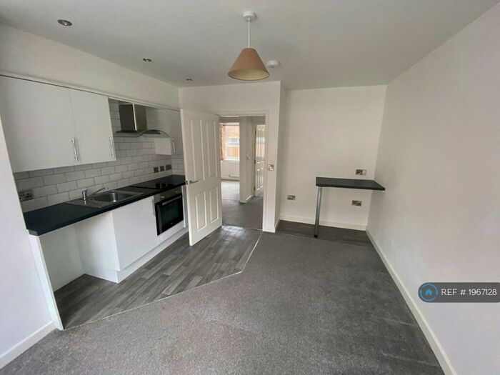 2 Bedroom Flat To Rent In Victoria Terrace, Stafford, ST16