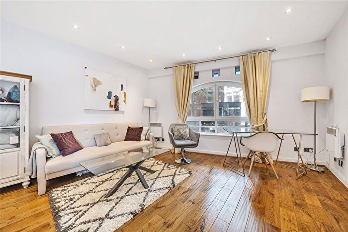 2 Bedroom Flat To Rent In Rosebery Avenue, Clerkenwell, London, EC1R