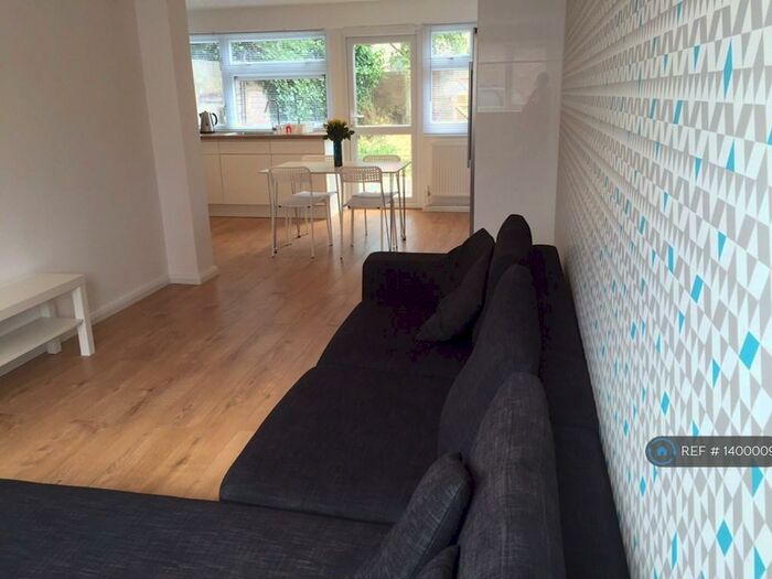 4 Bedroom Terraced House To Rent In Windrush Way, Maidenhead, SL6