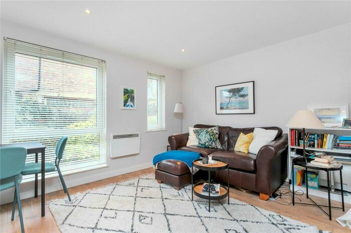 Studio To Rent In Lonsdale Place, London, N1