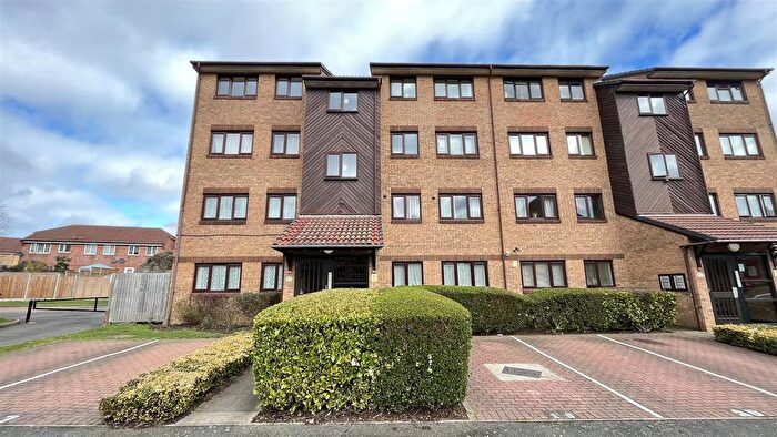 2 Bedroom Flat To Rent In Hardcastle Close, Croydon, CR0