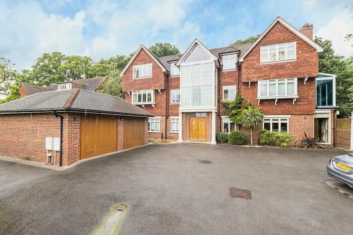 6 Bedroom Flat To Rent In Southwood Avenue, Coombe, Kingston Upon Thames, KT2