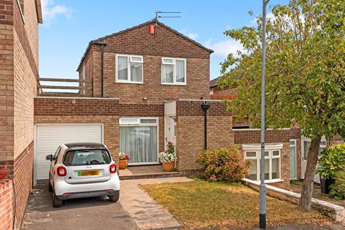 3 Bedroom Link Detached House For Sale In Yeomanside Close, Whitchurch, Bristol, BS14