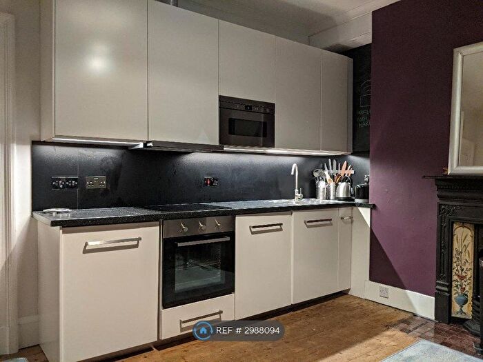 2 Bedroom Flat To Rent In Bedford Place, Aberdeen, AB24