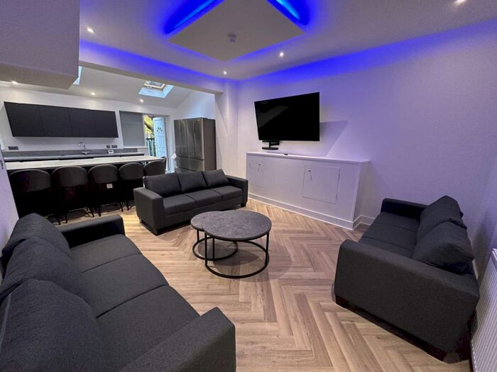 9 Bedroom Terraced House To Rent In Albion Road, Manchester, M14