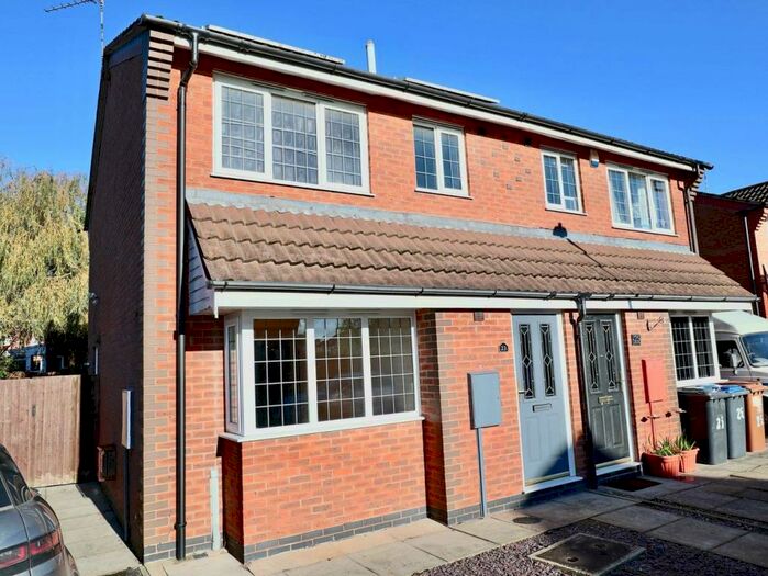 3 Bedroom Semi-Detached House To Rent In Florian Way, Hinckley, LE10