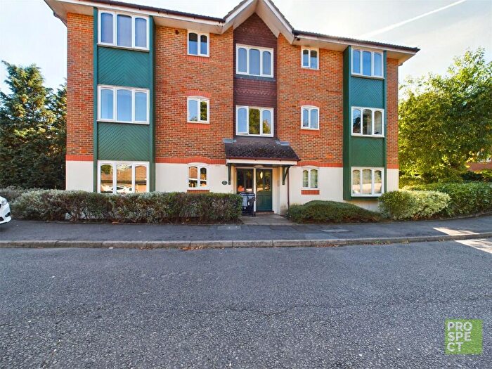 2 Bedroom Apartment To Rent In Missenden Gardens, Burnham, Slough, SL1