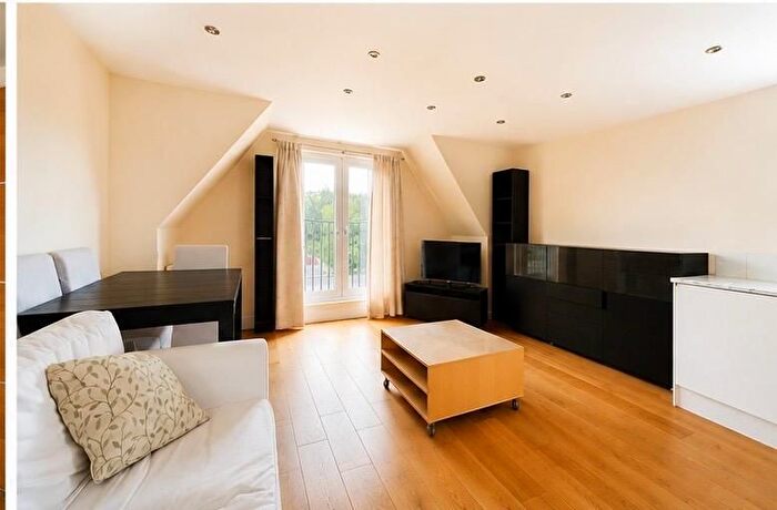 2 Bedroom Maisonette To Rent In Millet Road, Greenford, UB6