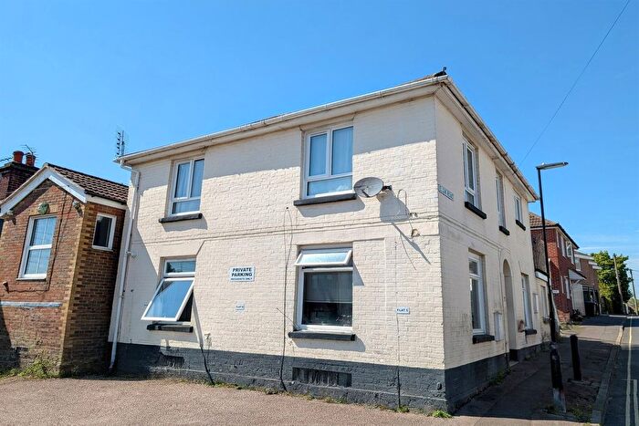 1 Bedroom Flat To Rent In Elgin Road, SO15