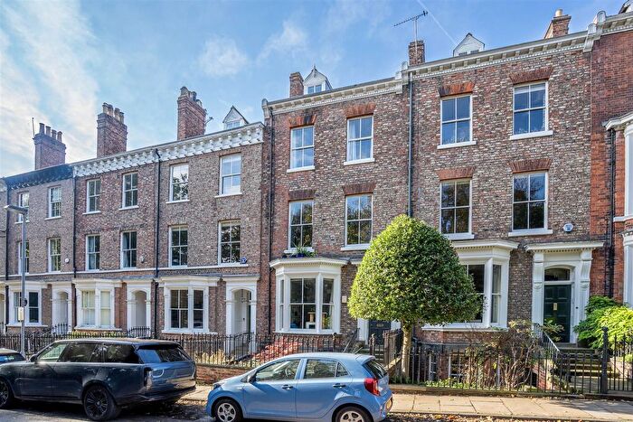 2 Bedroom Flat To Rent In Top Floor Flat, Bootham Terrace, YO30