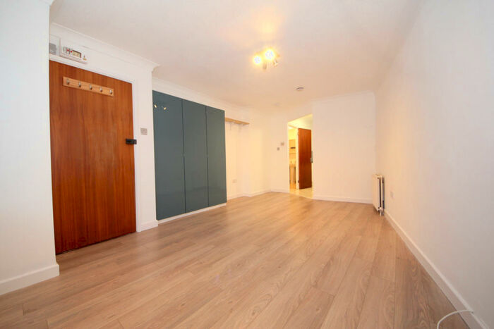 Studio To Rent In Ladbroke Road, Enfield, EN1