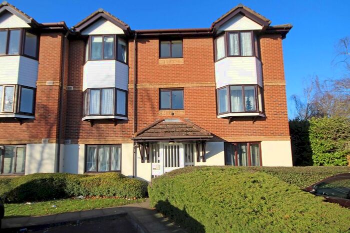 1 Bedroom Flat To Rent In Varsity Drive, Twickenham, TW1
