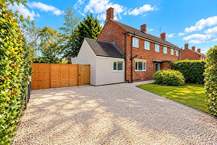 4 Bedroom Semi-Detached House For Sale In Maltings Lane, Grantham, NG31
