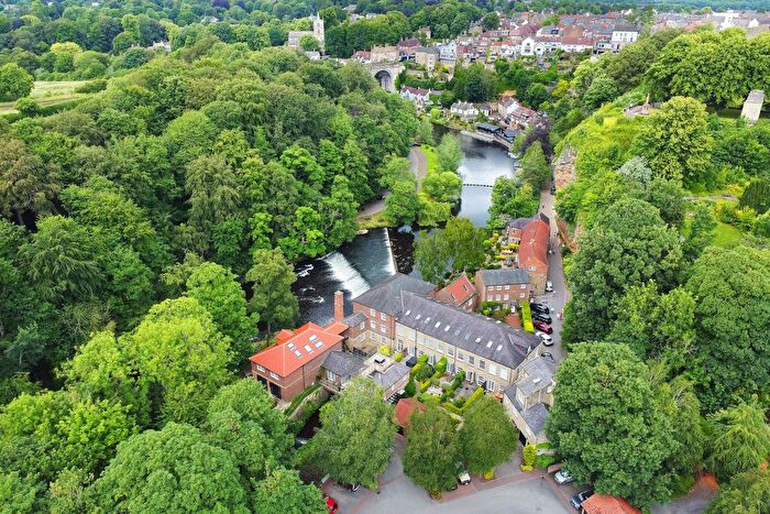 2 Bedroom Flat For Sale In Waterside, Knaresborough, HG5