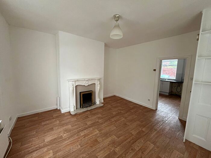 2 Bedroom End Of Terrace House To Rent In Park Lane, Royton, Oldham, OL2