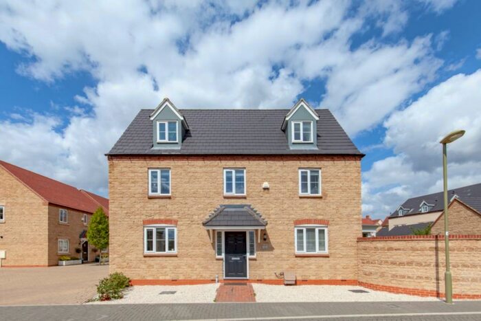 5 Bedroom House To Rent In Ripon Close, Bicester, OX26