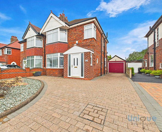 3 Bedroom Semi-Detached House For Sale In West Drive, Thornton-Cleveleys, FY5