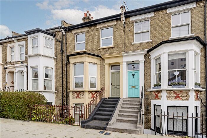 1 Bedroom Flat For Sale In Aldine Street, Shepherd's Bush, W12