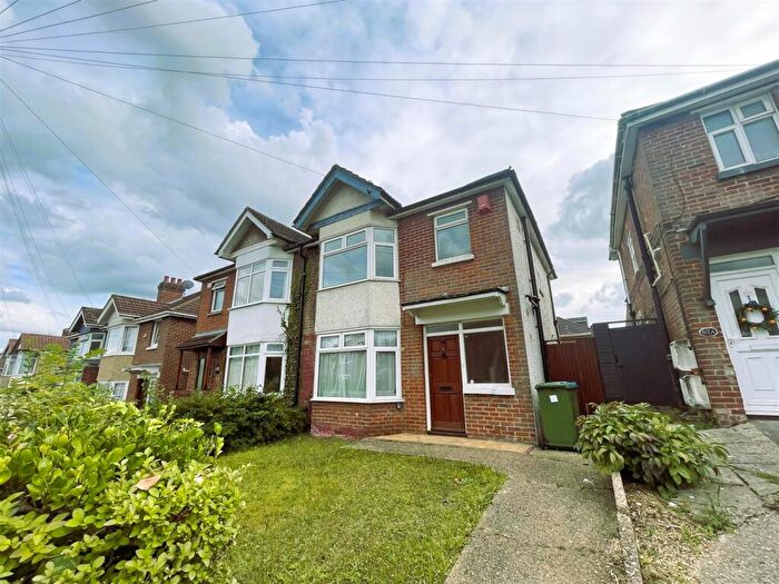 3 Bedroom Semi-Detached House To Rent In Harrison Road, Swaythling, Southampton, SO17