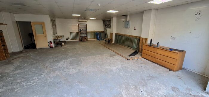 Garage / Parking To Rent In Walker Terrace, Bradford, BD4