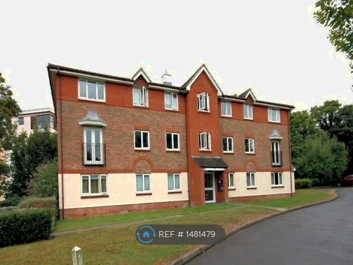 2 Bedroom Flat To Rent In Lindisfarne Gardens, Maidstone, ME16