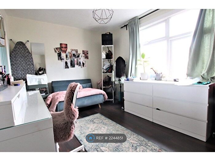 3 Bedroom Terraced House To Rent In Gloucester Road, Croydon, CR0