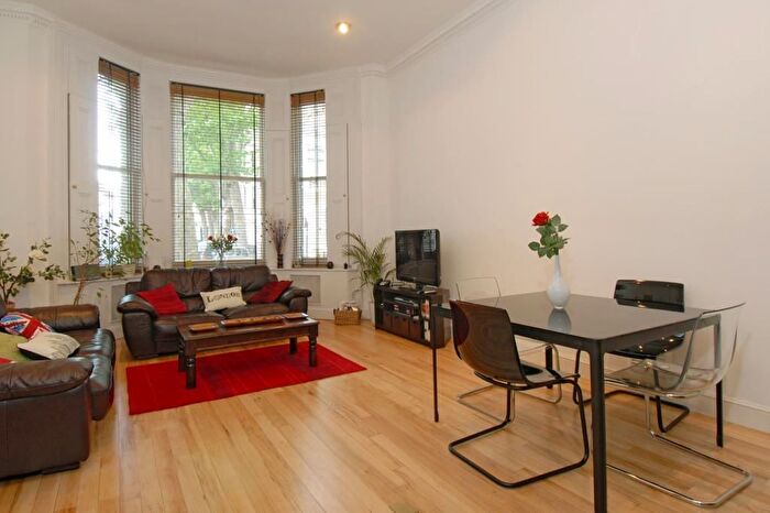 2 Bedroom Flat To Rent In Linden Gardens, Notting Hill, W2