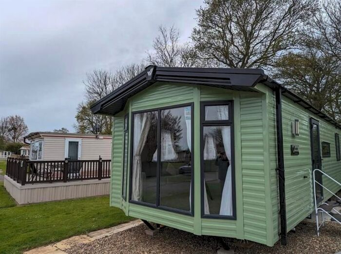 3 Bedroom Mobile/park Home For Sale In Hutton Sessay, Thirsk, YO7