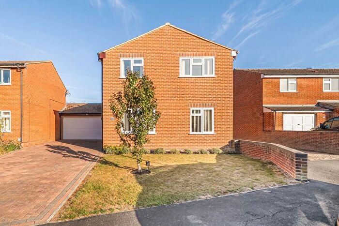 4 Bedroom Detached House For Sale In White Horse Crescent, Grove, OX12
