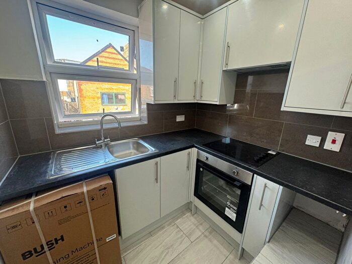 Studio To Rent In Warley Hill, Warley, Brentwood, CM14