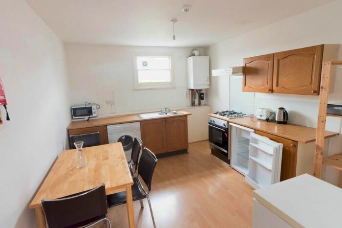 4 Bedroom Flat To Rent In Caledonian Road, London, N1