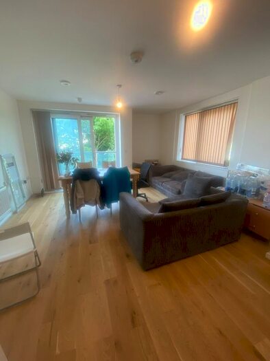 2 Bedroom Flat To Rent In Wick Lane, London, E3