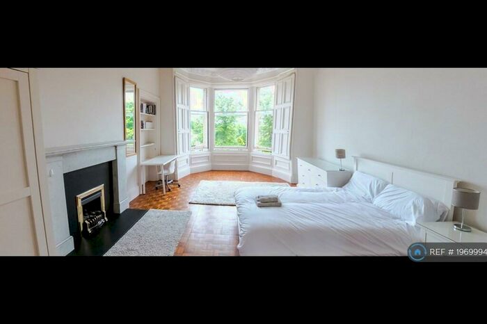 5 Bedroom Flat To Rent In Thirlestane Road, Edinburgh, EH9