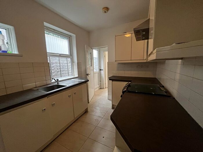 3 Bedroom House To Rent In Topsham Road, Smethwick, B67