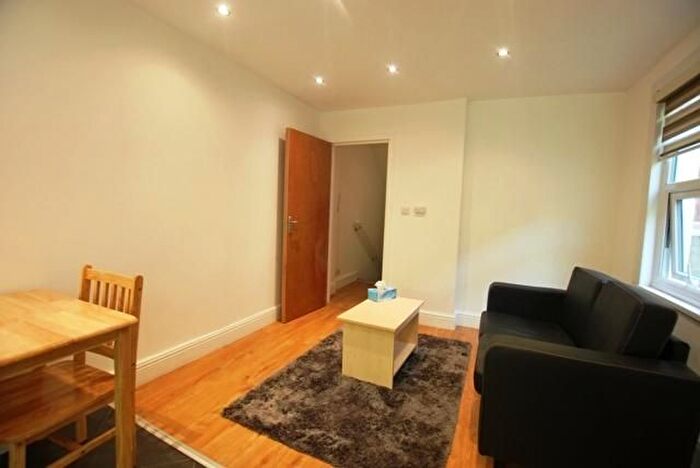 4 Bedroom Flat To Rent In London, N8