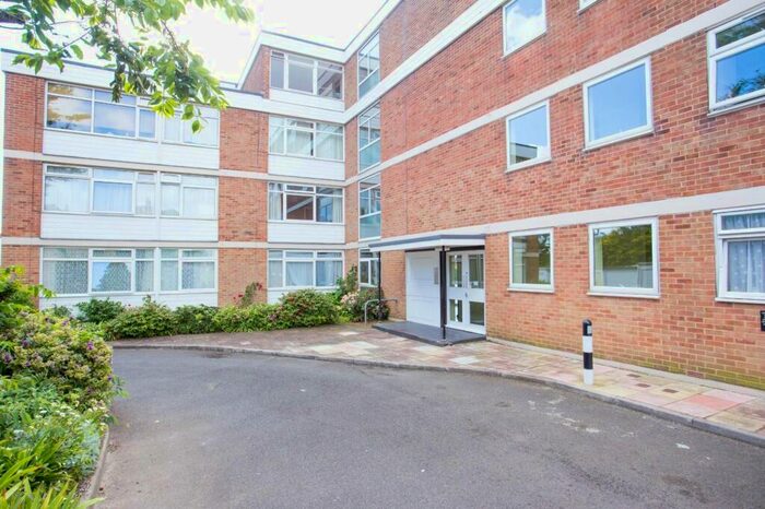 2 Bedroom Flat To Rent In Dumpton Park Drive, Broadstairs, CT10