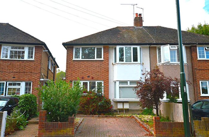 2 Bedroom Maisonette For Sale In Kneller Road, Whitton, TW2