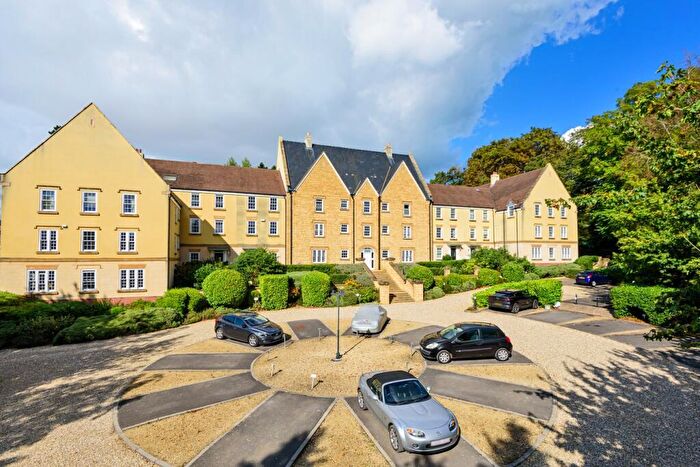 2 Bedroom Flat For Sale In The Grove, Browns Lane, Stonehouse, GL10