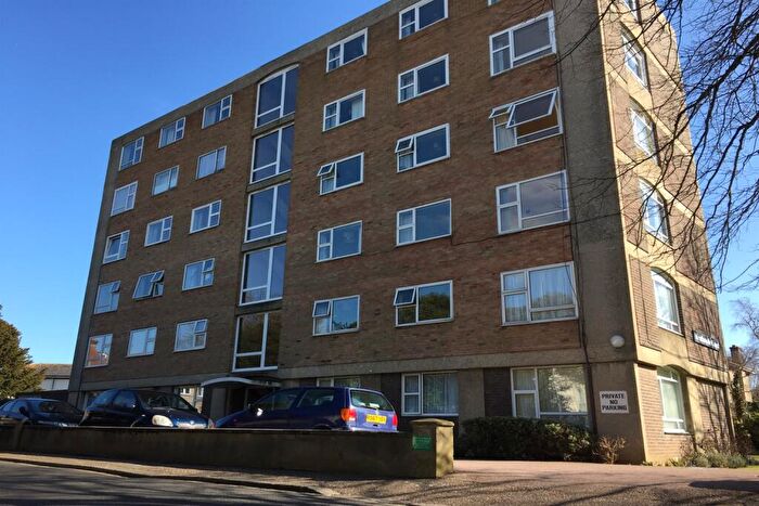 3 Bedroom Flat To Rent In Westbrooke Court, Crescent Road, Worthing, BN11