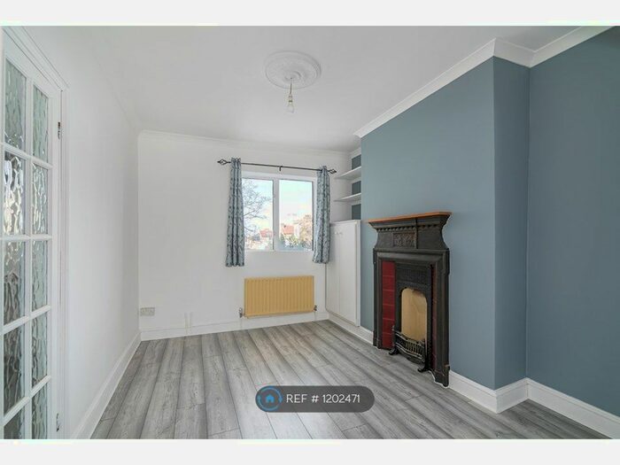 3 Bedroom Terraced House To Rent In Bignell Road, London, SE18