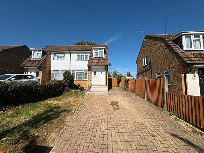 3 Bedroom Terraced House To Rent In Knaphill, Surrey, GU21