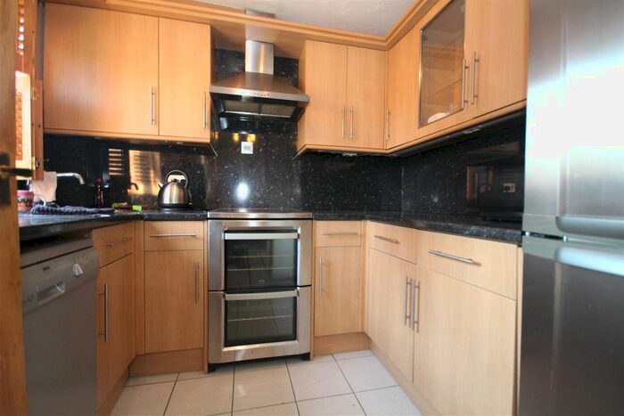 2 Bedroom Flat To Rent In Perry Avenue, London, W3