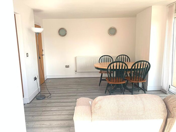 2 Bedroom Flat To Rent In Cassilis Road, London, E14