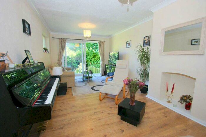 3 Bedroom Semi-Detached House To Rent In Towers Way, Meanwood, Leeds, LS6