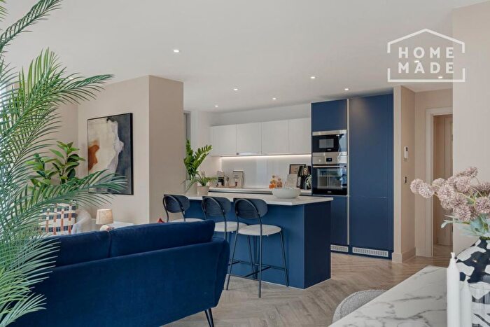 2 Bedroom Flat To Rent In Bankside Boulevard, Salford, M3