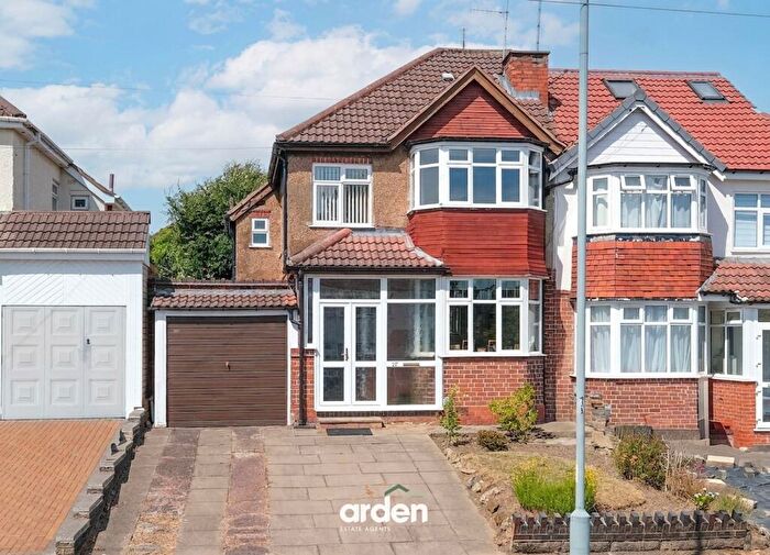 3 Bedroom Semi-Detached House For Sale In Weymoor Road, Birmingham, B17