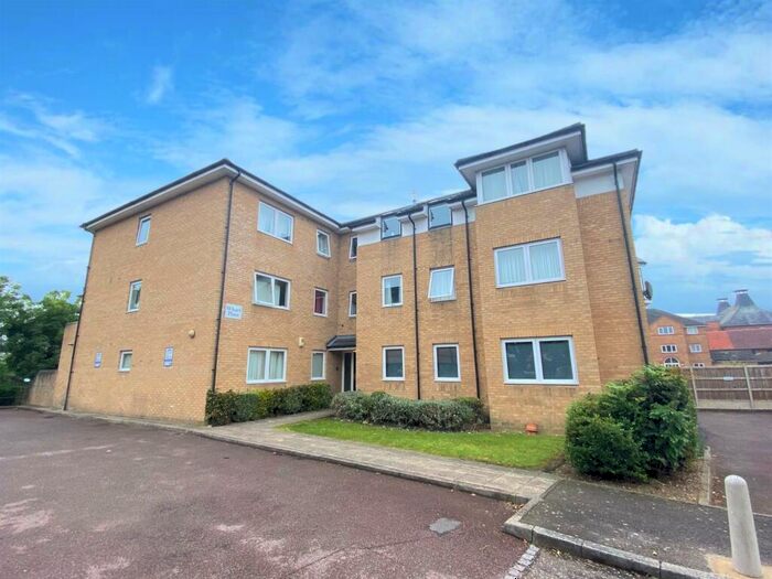 2 Bedroom Apartment To Rent In Wharf Place, Bishop'S Stortford, CM23